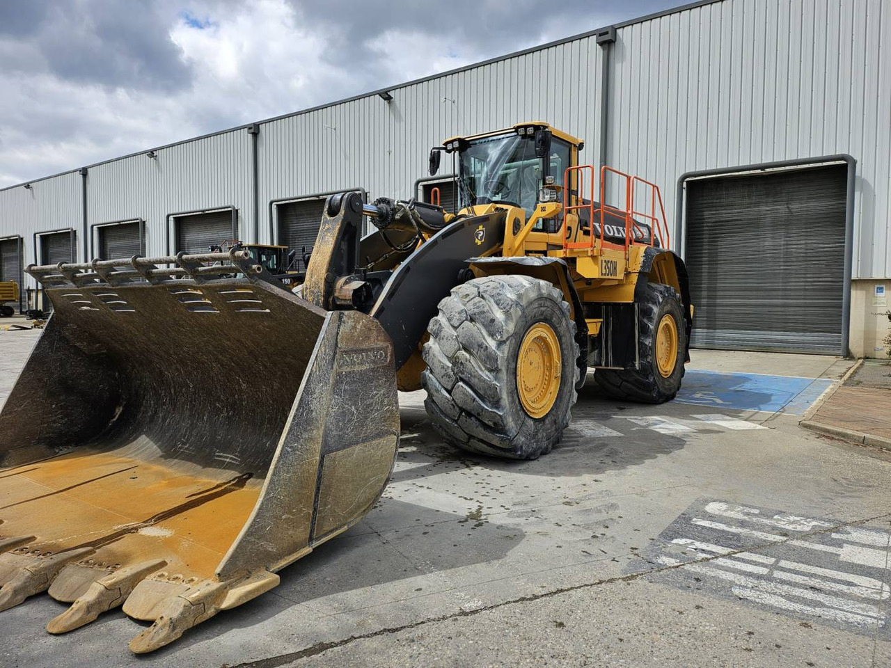 VOLVO CONSTRUCTION EQUIPMENT L350H - Wheel loader: picture 3 VOLVO CONSTRUCTION EQUIPMENT L350H - Wheel loader: picture 3