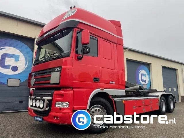 DAF XF 105 .460 FAS Euro 5 - Haakarmsysteem - Hooklift - Abrolkipper - Year 2006 - ANALOG TACHO - TUV 05-2025 - Hook lift truck: picture 3 DAF XF 105 .460 FAS Euro 5 - Haakarmsysteem - Hooklift - Abrolkipper - Year 2006 - ANALOG TACHO - TUV 05-2025 - Hook lift truck: picture 3