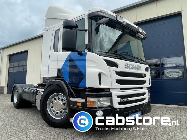 Scania P320 LA4X2 Euro 5 - Opticruise - CP16 cabine - Volledig luchtgeveerd - Km 595.151 !! - APK tot 07-2026 !! - Tractor unit: picture 1 Scania P320 LA4X2 Euro 5 - Opticruise - CP16 cabine - Volledig luchtgeveerd - Km 595.151 !! - APK tot 07-2026 !! - Tractor unit: picture 1