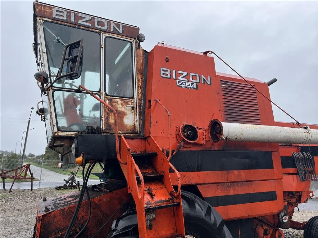 5056 - Combine harvester: picture 2 5056 - Combine harvester: picture 2