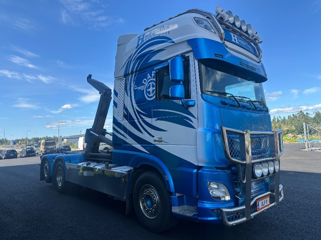 DAF XF 530 6x2*4 - Hook lift truck: picture 3 DAF XF 530 6x2*4 - Hook lift truck: picture 3