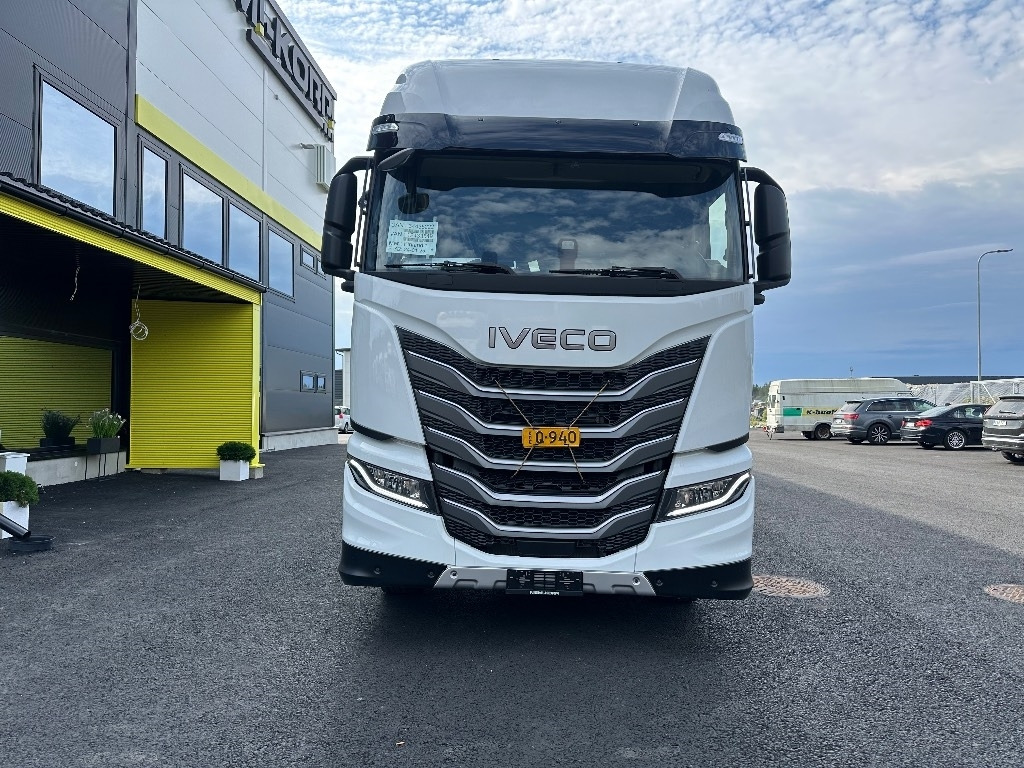 Iveco S-Way AS26S50 NP 2xLNG 6x2*4 - Cab chassis truck: picture 2 Iveco S-Way AS26S50 NP 2xLNG 6x2*4 - Cab chassis truck: picture 2