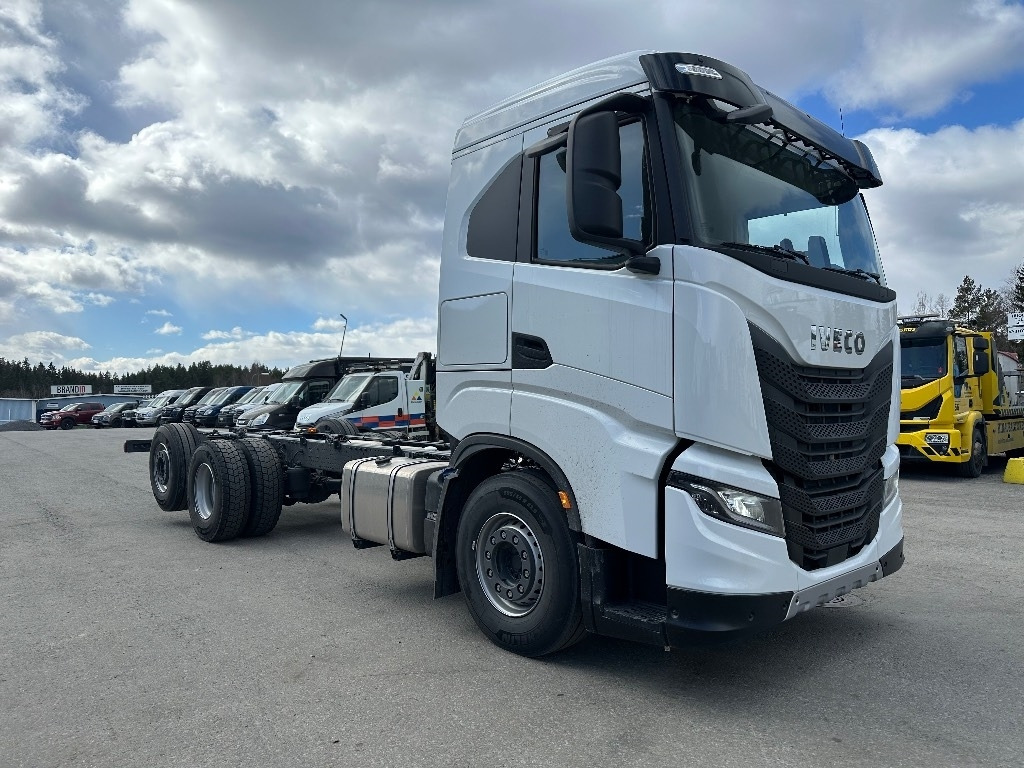 Iveco X-Way AS260X530 - Cab chassis truck: picture 3 Iveco X-Way AS260X530 - Cab chassis truck: picture 3