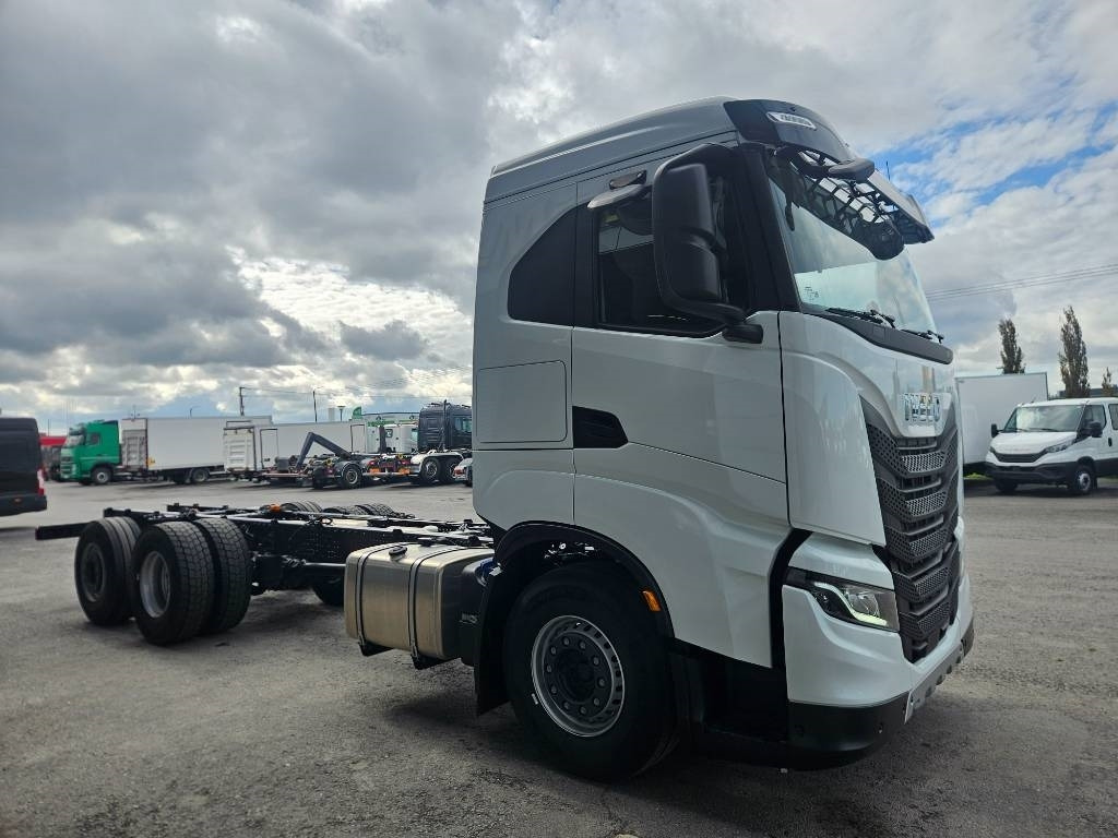 Iveco X-Way AS260X530 heti toimitukseen - Cab chassis truck: picture 3 Iveco X-Way AS260X530 heti toimitukseen - Cab chassis truck: picture 3