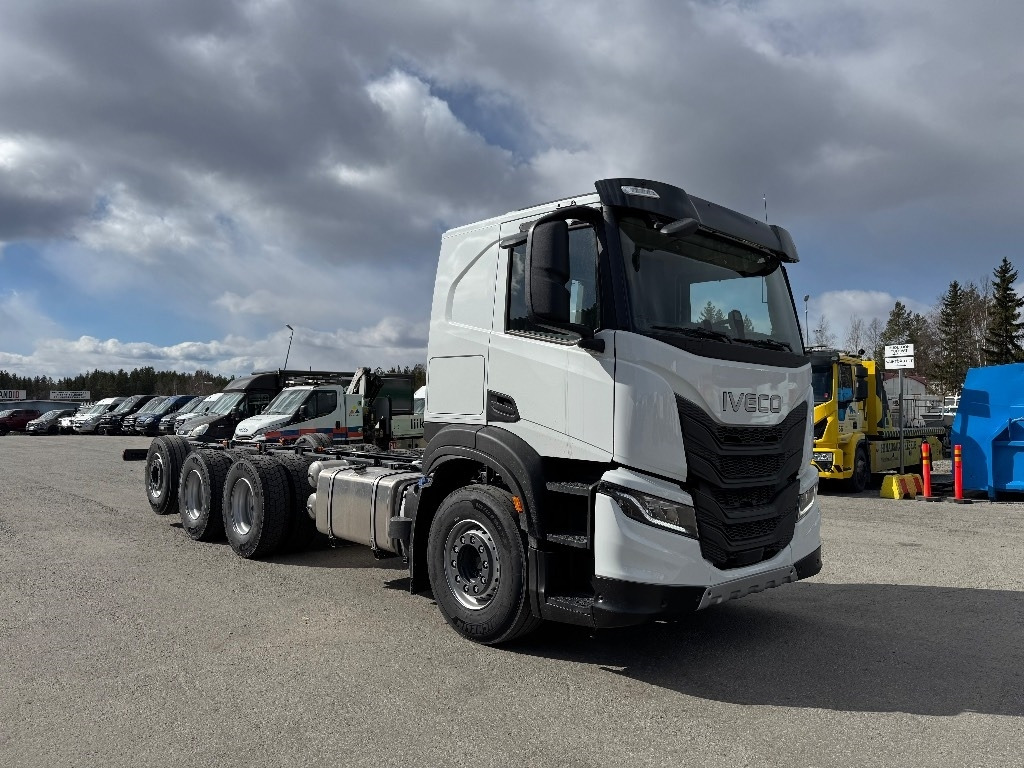 Iveco X-Way AT350X54 8x4 UUTTA MALLIA - Cab chassis truck: picture 2 Iveco X-Way AT350X54 8x4 UUTTA MALLIA - Cab chassis truck: picture 2