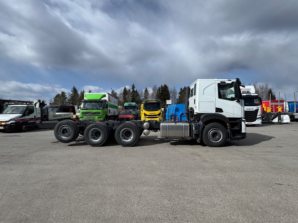 Iveco X-Way AT350X54 8x4 UUTTA MALLIA - Cab chassis truck: picture 3 Iveco X-Way AT350X54 8x4 UUTTA MALLIA - Cab chassis truck: picture 3