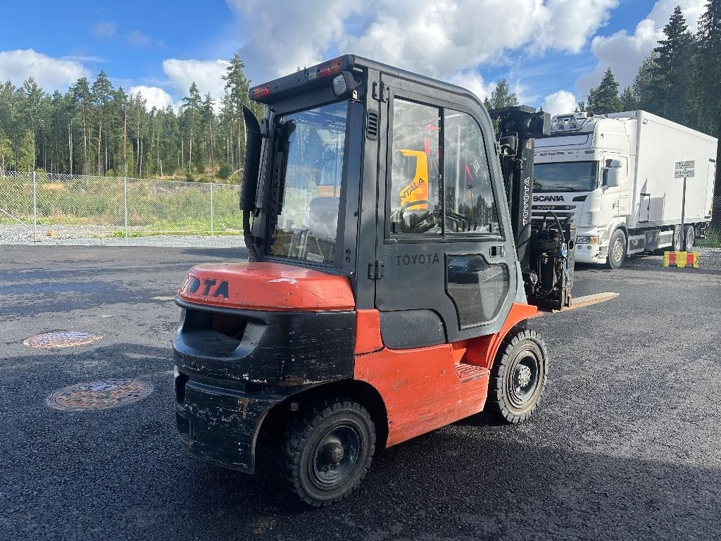 Toyota 02-7 FDF 25 - Diesel forklift: picture 3 Toyota 02-7 FDF 25 - Diesel forklift: picture 3