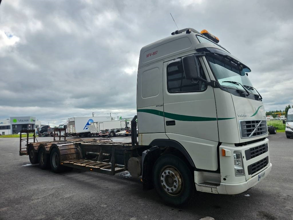 Volvo FH12 8x4 - Timber truck: picture 2 Volvo FH12 8x4 - Timber truck: picture 2