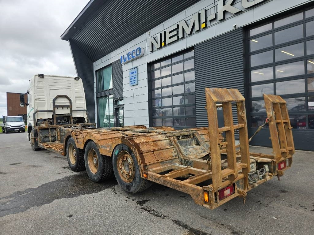 Volvo FH12 8x4 - Timber truck: picture 4 Volvo FH12 8x4 - Timber truck: picture 4