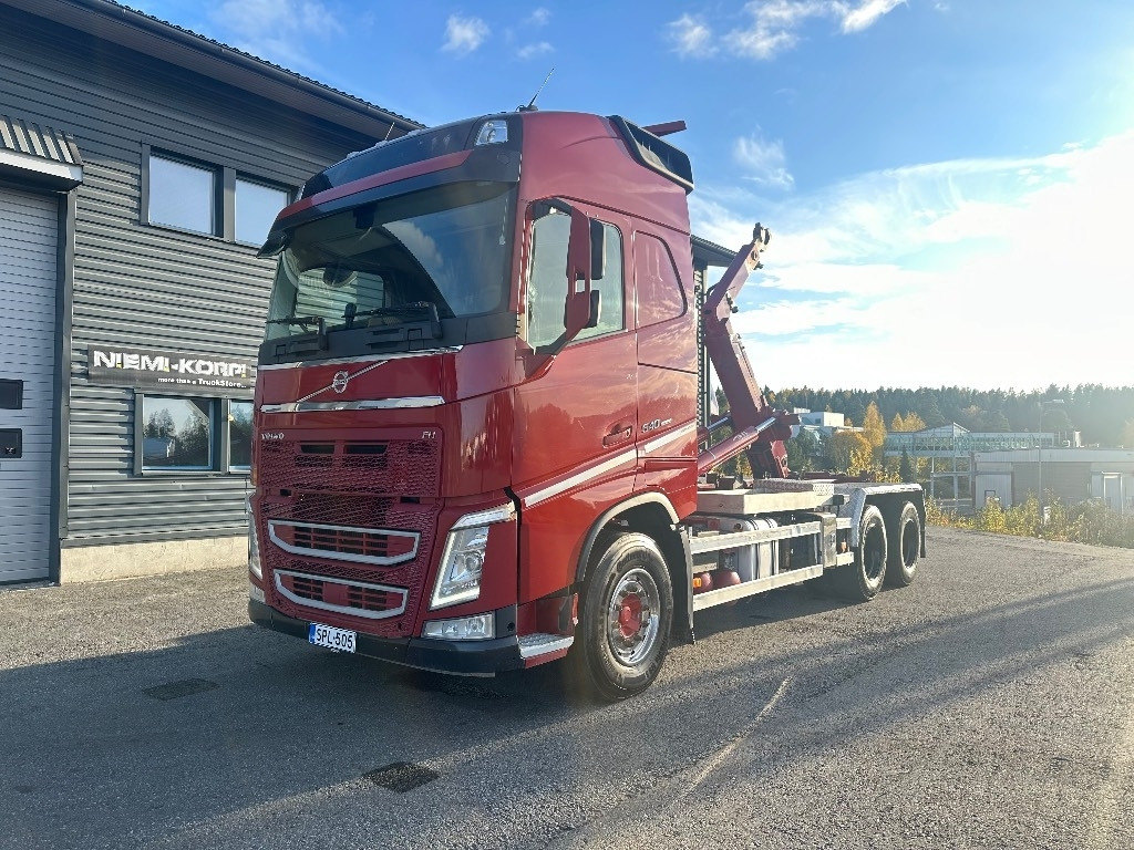 Volvo FH13 540 6x4 - Hook lift truck: picture 1 Volvo FH13 540 6x4 - Hook lift truck: picture 1