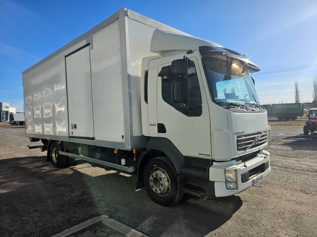 Volvo FL6 - Box truck: picture 3 Volvo FL6 - Box truck: picture 3