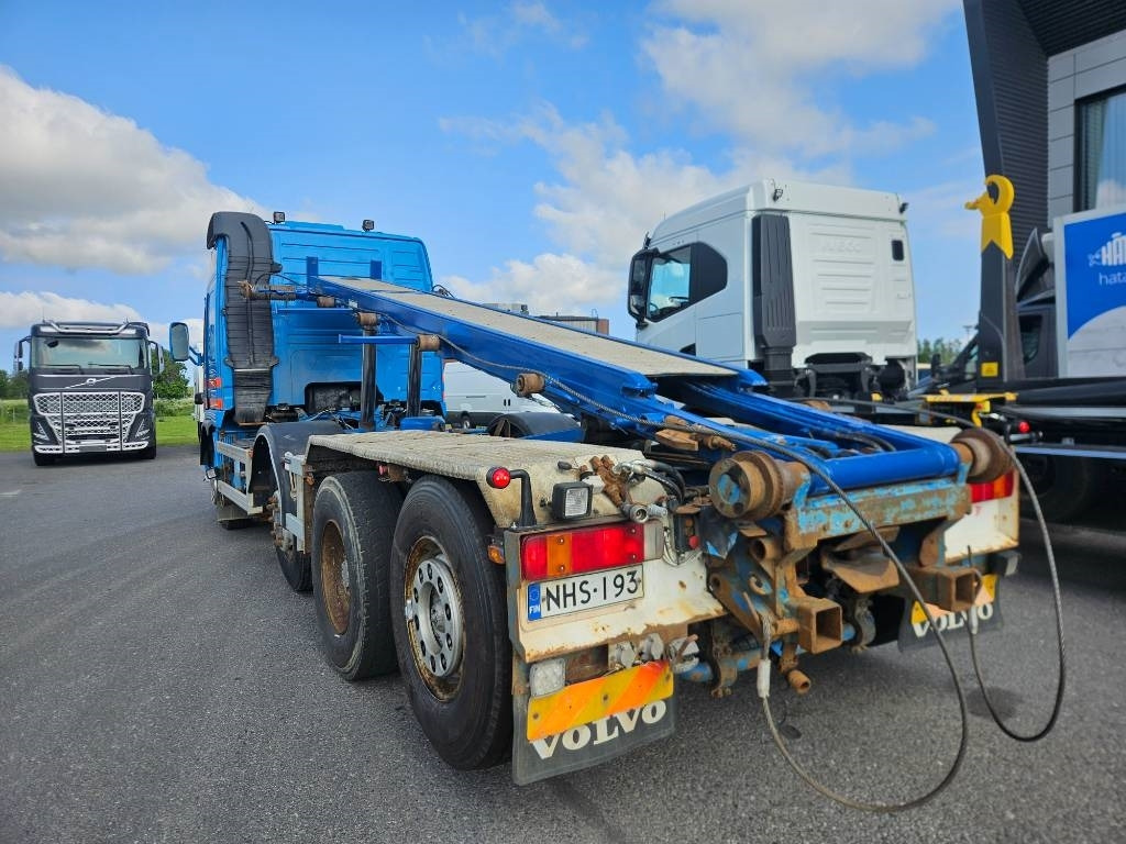Volvo FM12 420 8x2 - Skip loader truck: picture 5 Volvo FM12 420 8x2 - Skip loader truck: picture 5