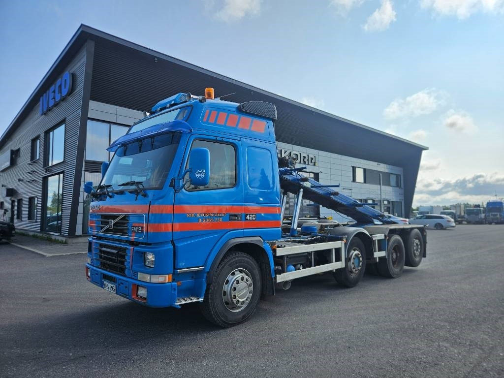 Volvo FM12 420 8x2 - Skip loader truck: picture 1 Volvo FM12 420 8x2 - Skip loader truck: picture 1