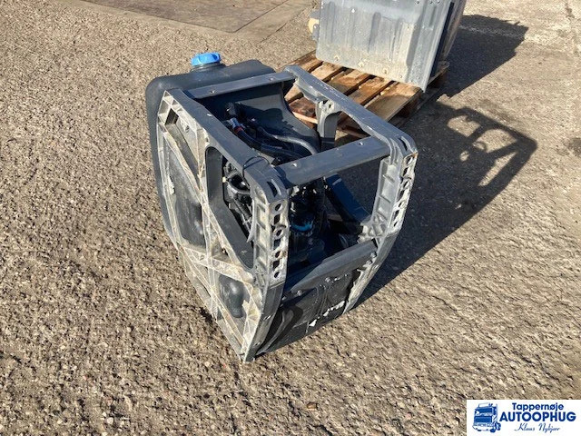 Volvo Adblue tank 21645367 – 23251720 - AdBlue tank for Truck: picture 3 Volvo Adblue tank 21645367 – 23251720 - AdBlue tank for Truck: picture 3