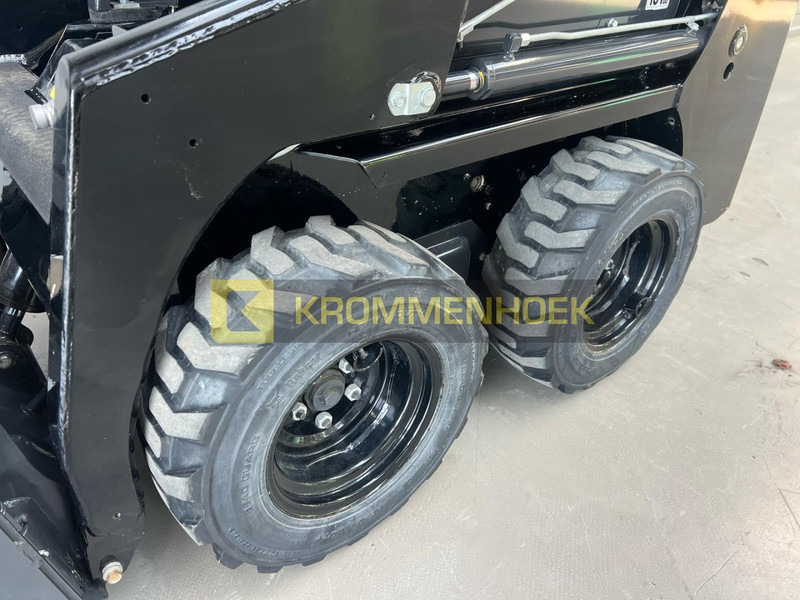 Skid steer loader Bobcat S 70: picture 11