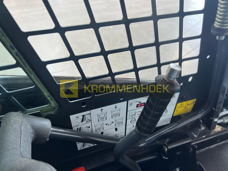 Skid steer loader Bobcat S 70: picture 14