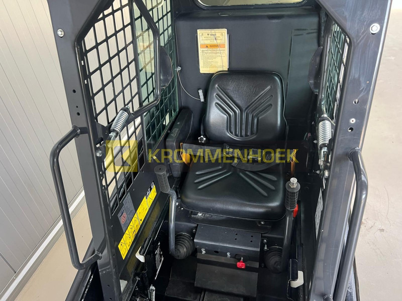 Skid steer loader Bobcat S 70: picture 12
