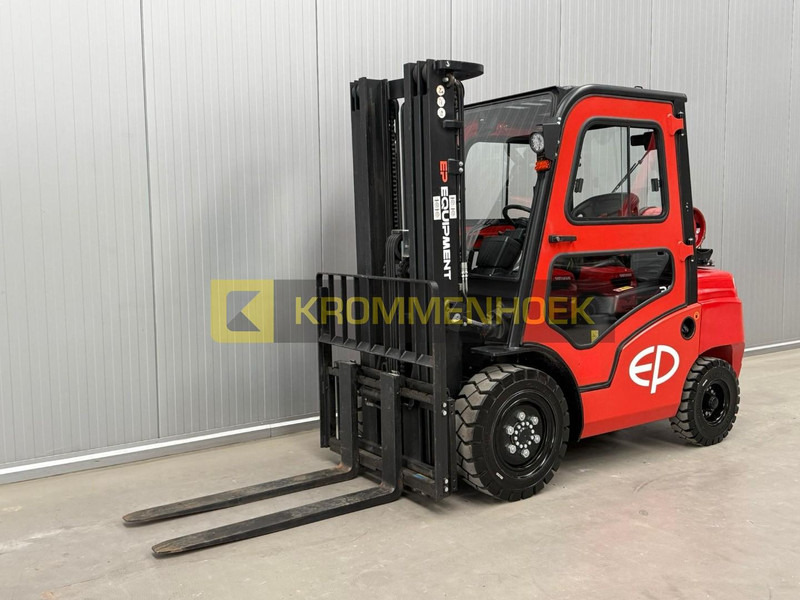 EP CPQD 30 T8 - LPG forklift: picture 2 EP CPQD 30 T8 - LPG forklift: picture 2