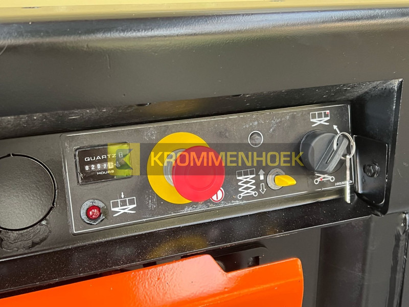 Scissor lift JLG R 3246: picture 13