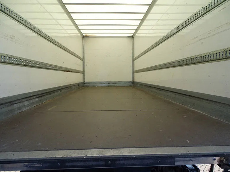 DAF LF 260 16 TON SLEEPER BOX 720X250X244 LBW 1.5 T - Box truck: picture 3 DAF LF 260 16 TON SLEEPER BOX 720X250X244 LBW 1.5 T - Box truck: picture 3