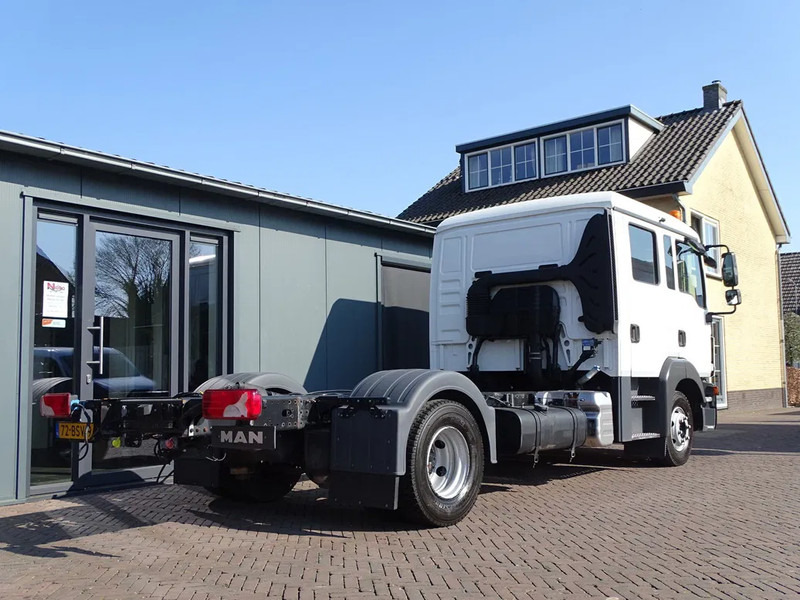 MAN TGL 12.220 CREWCAB 7 PERSOONS gereserveerd - Cab chassis truck: picture 2 MAN TGL 12.220 CREWCAB 7 PERSOONS gereserveerd - Cab chassis truck: picture 2