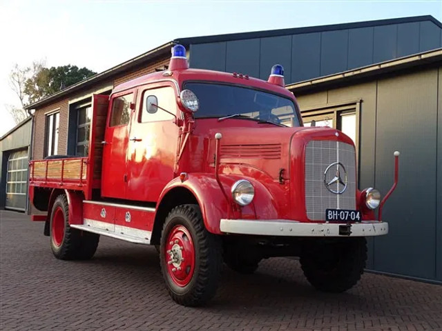 Mercedes-Benz LP 1117 4x4 TURBO Motor Brandweerauto Vw motor met Waterpomp in openlaadbak - Fire truck: picture 1 Mercedes-Benz LP 1117 4x4 TURBO Motor Brandweerauto Vw motor met Waterpomp in openlaadbak - Fire truck: picture 1