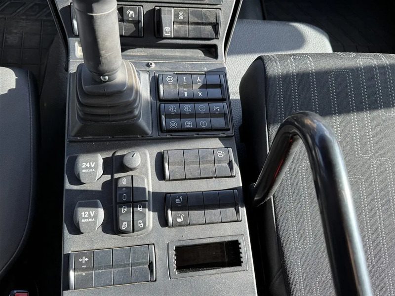 Truck Mercedes-Benz Unimog / U 218 / Kipper / 3 Seats / 4WD / AGRI / Euro 6: picture 11