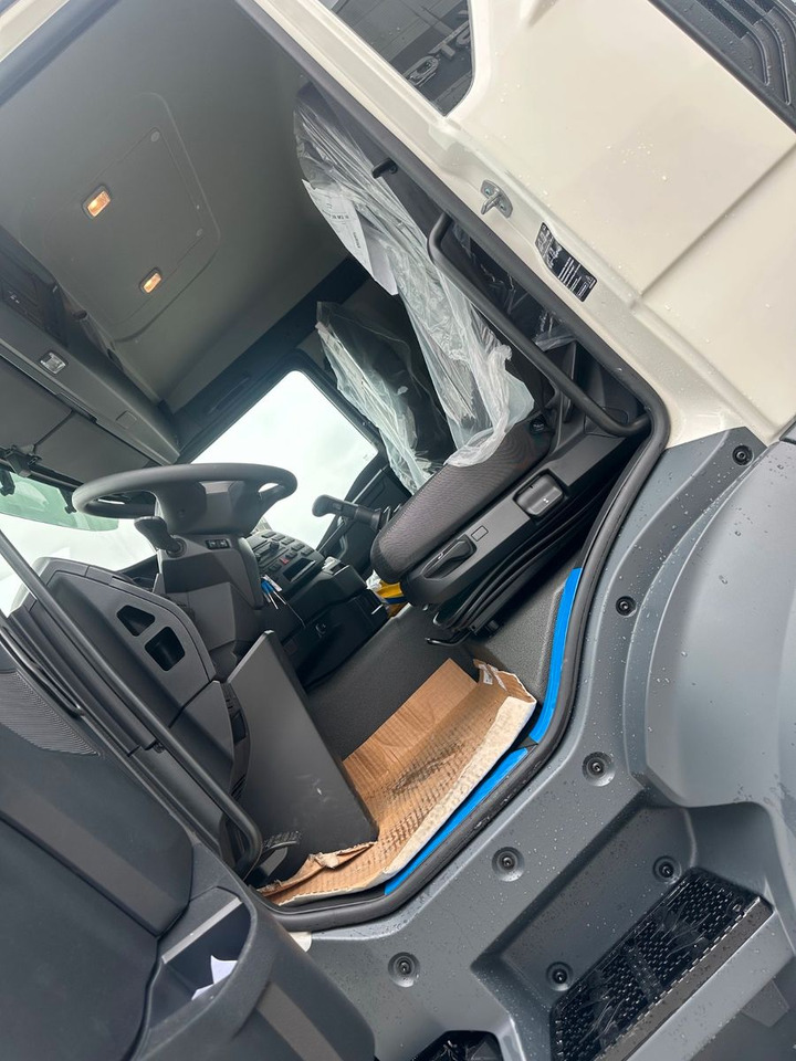 MAN 41.440 8X4 BB CH - Cab chassis truck: picture 5 MAN 41.440 8X4 BB CH - Cab chassis truck: picture 5