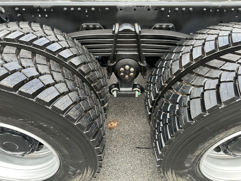 New Cab chassis truck MAN TGS 33.400 6X4 BB CH: picture 12