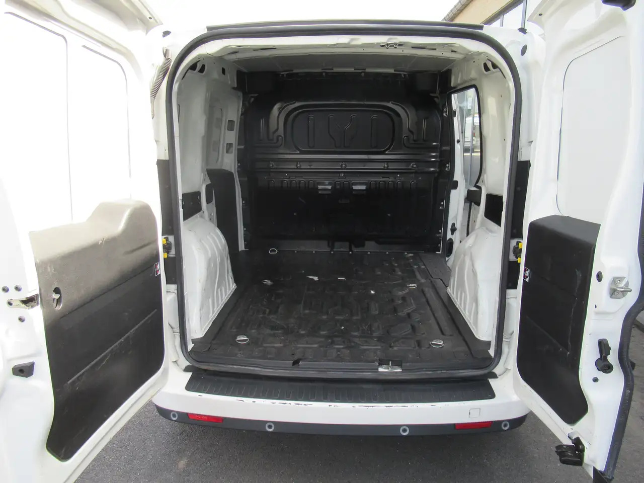 Fiat Doblo CLIM AUTO, NAVI, CRUISE 10500€+TVA/BTW - Small van: picture 5 Fiat Doblo CLIM AUTO, NAVI, CRUISE 10500€+TVA/BTW - Small van: picture 5