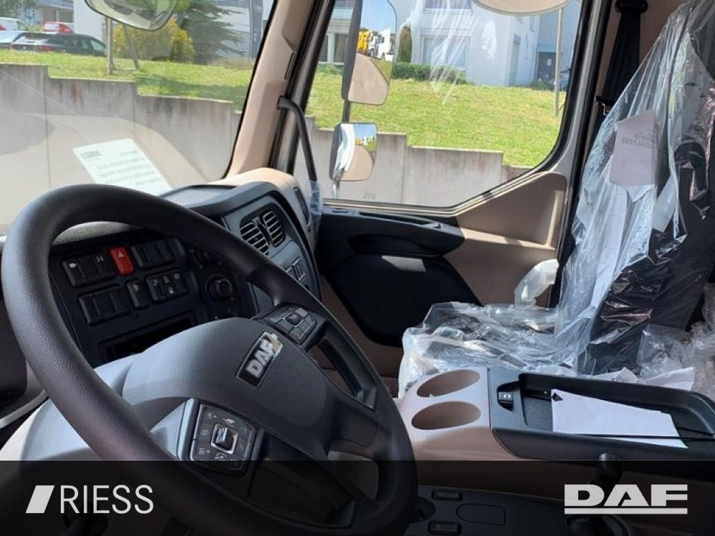 DAF XB 210 FA 7,49 to Koffer LBW Klima Automatik - Closed box van: picture 5 DAF XB 210 FA 7,49 to Koffer LBW Klima Automatik - Closed box van: picture 5