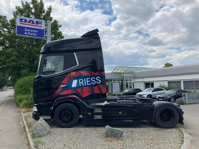 DAF XG 530 FT Vollluft Leder Kamera SpurH DAF XG 530 FT Vollluft Leder Kamera - Tractor unit: picture 2 DAF XG 530 FT Vollluft Leder Kamera SpurH DAF XG 530 FT Vollluft Leder Kamera - Tractor unit: picture 2