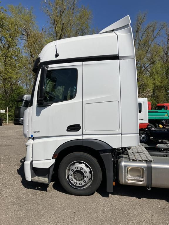 Mercedes-Benz Actros 1851 LS 4x2 - Tractor unit: picture 1 Mercedes-Benz Actros 1851 LS 4x2 - Tractor unit: picture 1