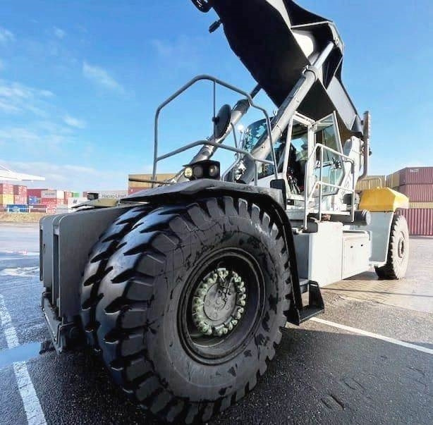Hyster RS46-41XD/67S - Reach stacker: picture 2 Hyster RS46-41XD/67S - Reach stacker: picture 2