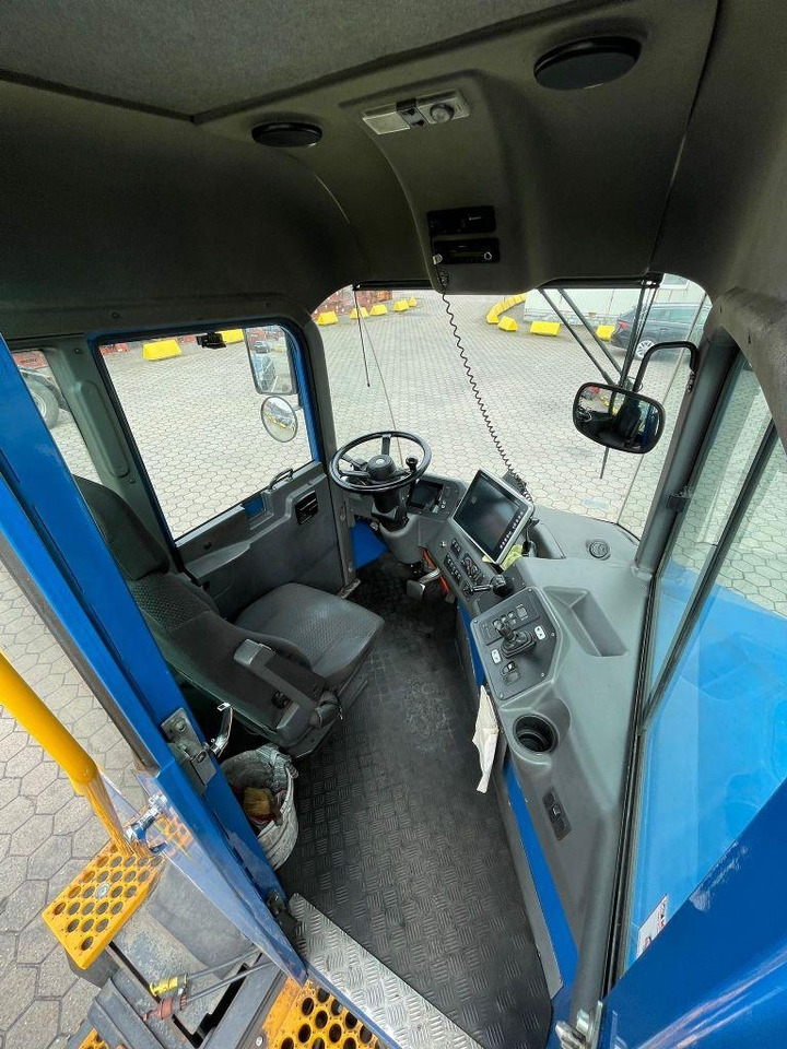 Kalmar T2 - Terminal tractor: picture 5 Kalmar T2 - Terminal tractor: picture 5