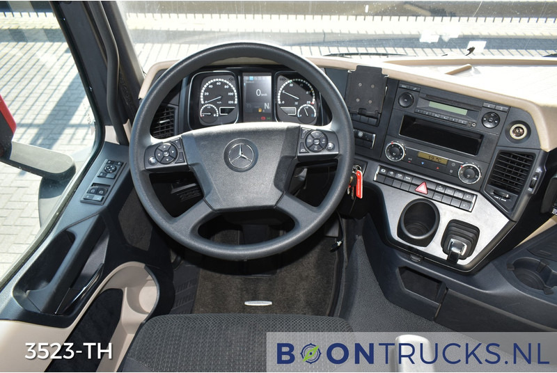 Interior photo 3: Tractor unit Mercedes-Benz Actros 1842 LS 4x2 | EURO6 * NL TRUCK