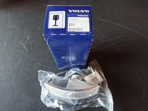 VOLVO DIRECTION INDICATOR - 3182025 - Turn signal for Truck: picture 1 VOLVO DIRECTION INDICATOR - 3182025 - Turn signal for Truck: picture 1