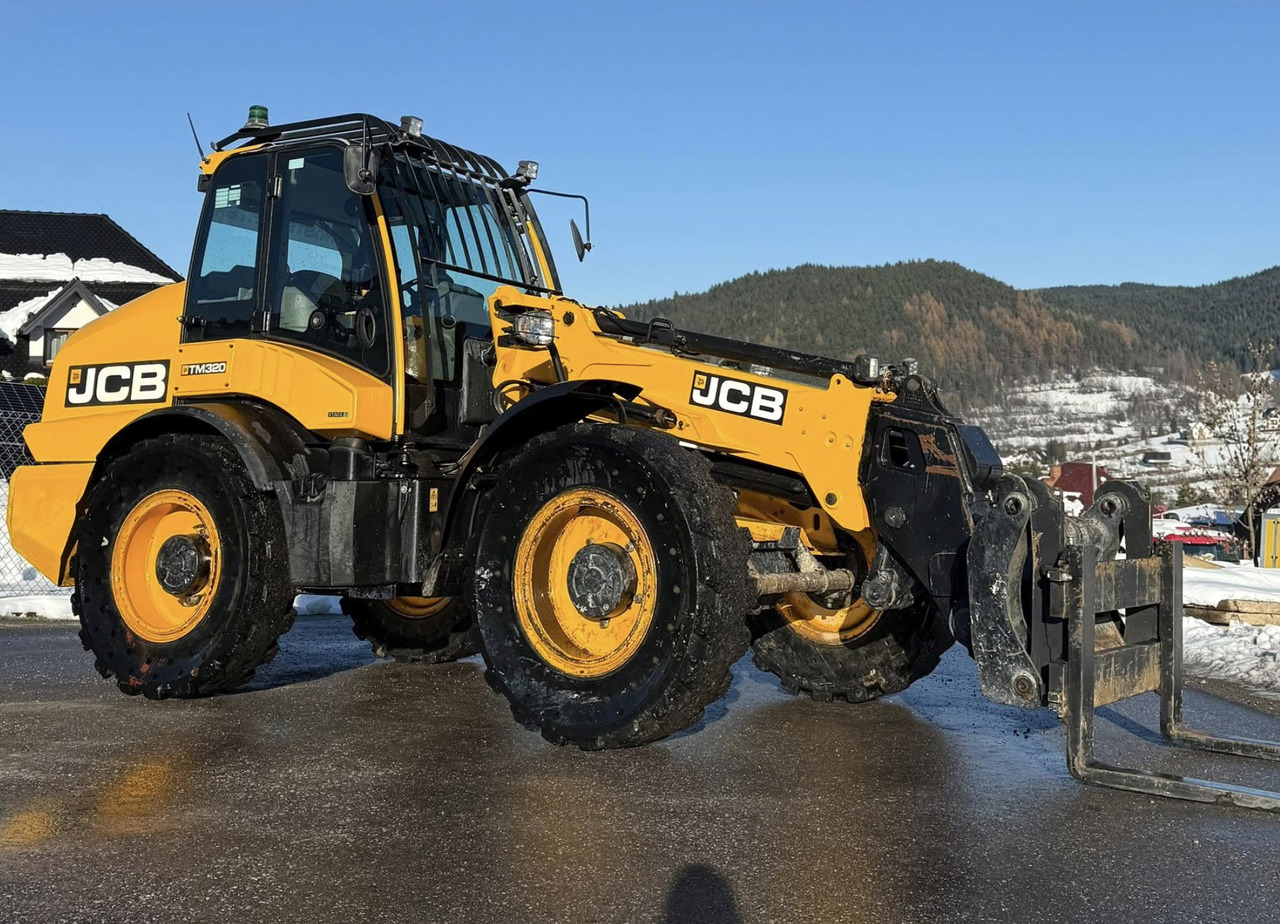 JCB TM320 - Telescopic wheel loader: picture 2 JCB TM320 - Telescopic wheel loader: picture 2