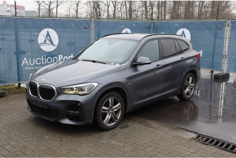 SUV BMW X1: picture 10