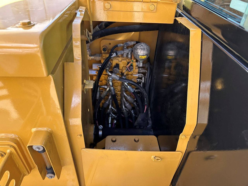 Crawler excavator Caterpillar 305.5E2: picture 19