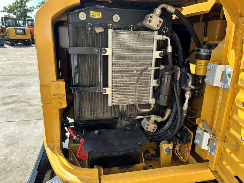 Crawler excavator Caterpillar 305.5E2: picture 20