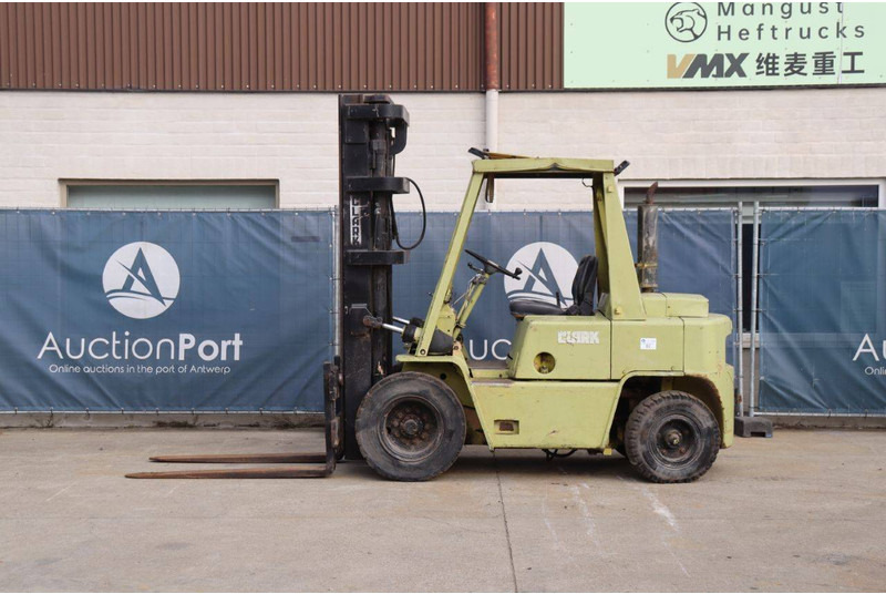 Clark C500 Y70 PD - Diesel forklift: picture 2 Clark C500 Y70 PD - Diesel forklift: picture 2