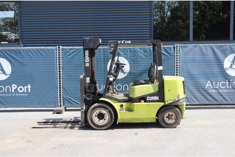 Clark CGP25H - Diesel forklift: picture 2 Clark CGP25H - Diesel forklift: picture 2