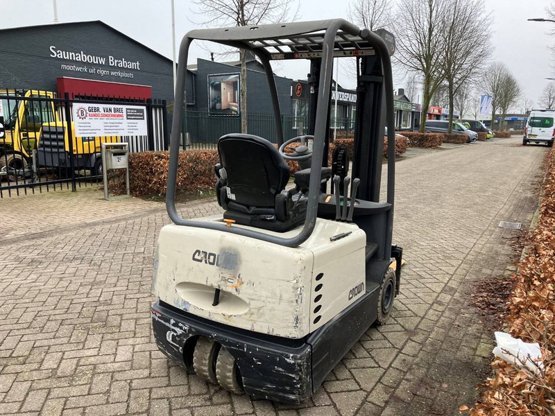 Crown SC4220 - Electric forklift: picture 5 Crown SC4220 - Electric forklift: picture 5