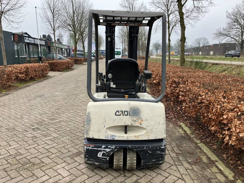 Crown SC4220 - Electric forklift: picture 4 Crown SC4220 - Electric forklift: picture 4