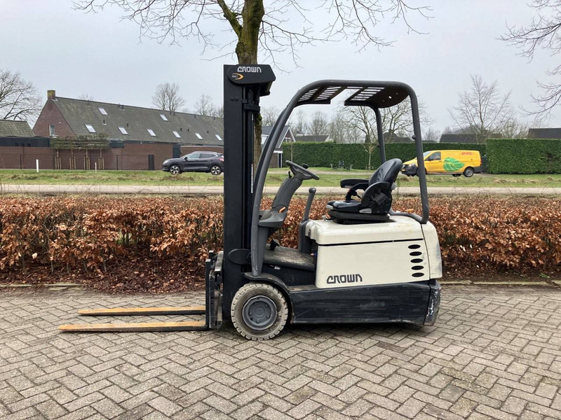 Crown SC4220 - Electric forklift: picture 2 Crown SC4220 - Electric forklift: picture 2