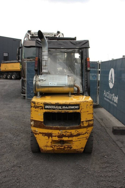 Daewoo D33S-3 - LPG forklift: picture 4 Daewoo D33S-3 - LPG forklift: picture 4