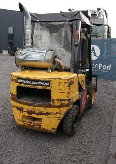 Daewoo D33S-3 - LPG forklift: picture 5 Daewoo D33S-3 - LPG forklift: picture 5