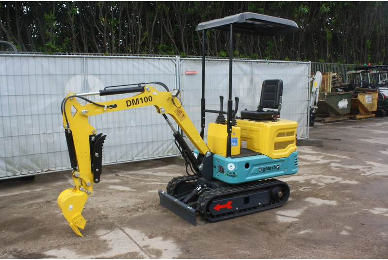 DigMaster DM100 - Mini excavator: picture 3 DigMaster DM100 - Mini excavator: picture 3
