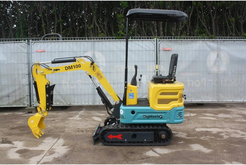 DigMaster DM100 - Mini excavator: picture 2 DigMaster DM100 - Mini excavator: picture 2